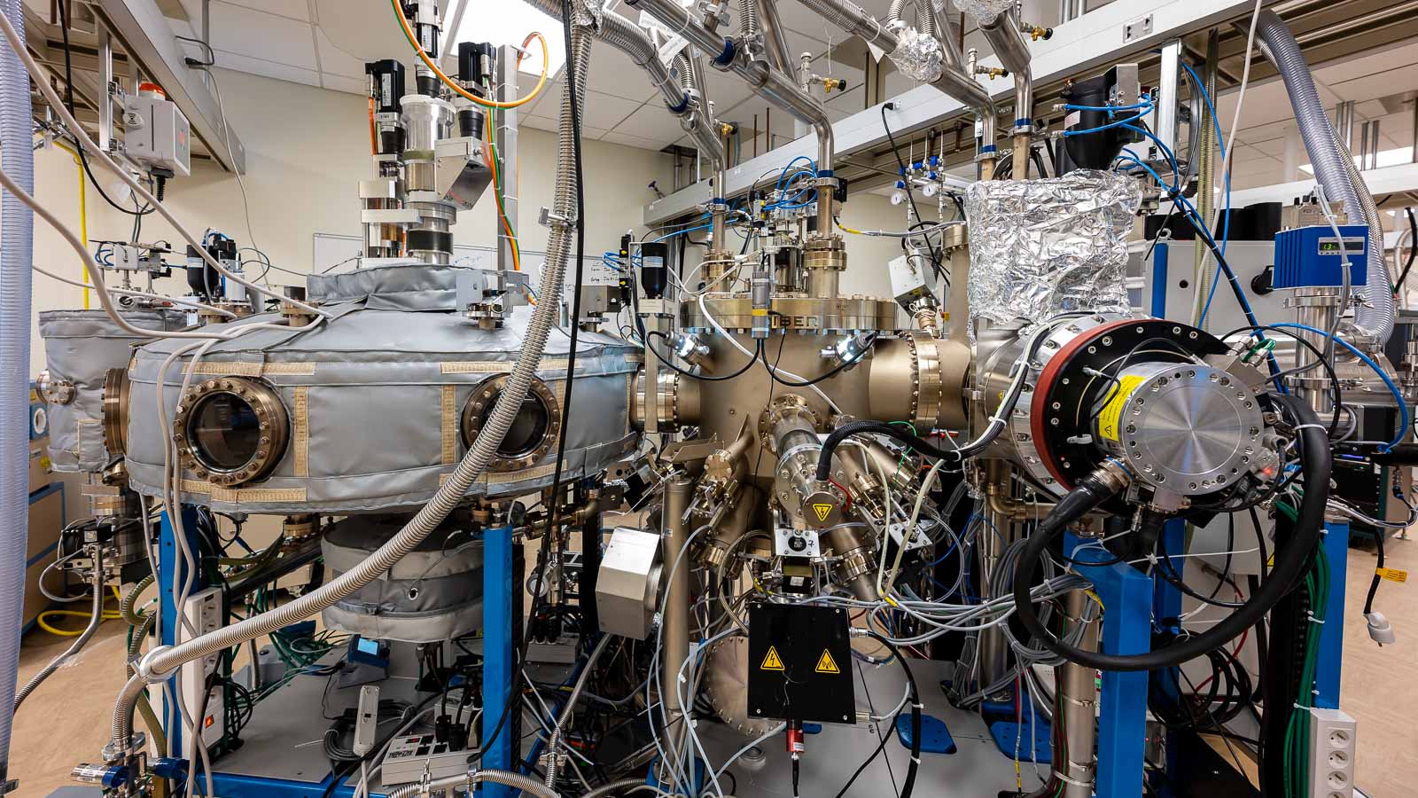 A molecular beam epitaxy machine grows new materials one atomic layer at a time with extreme purity. MBE enables the development of devices that require negligible impurities and an extreme level of precision, such as for quantum technology and next-generation optoelectronics. (Image by Argonne National Laboratory.)